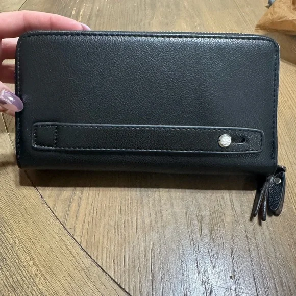 Men’s Black Zip-Around Wallet - Picture 2 of 10